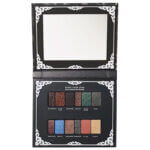 ظلال العيون كفرجيرل اوفرثرون CoverGirl Eye Shadow Palette Overthrown باليت ظلال عيون غنية مع 12 درجة توفر لونًا غنيًا يدوم طويلاً. عززي ملكتك الداخلية مع لوحة ظلال العيون الغنية هذه التي تتميز بمجموعة من درجات الألوان المحايدة والجريئة والمعادن الثمينة. ارتديها بشكل منفصل أو معًا للحصول على مظهر ملكي خاص بك. المشاعر الملكية فقط!